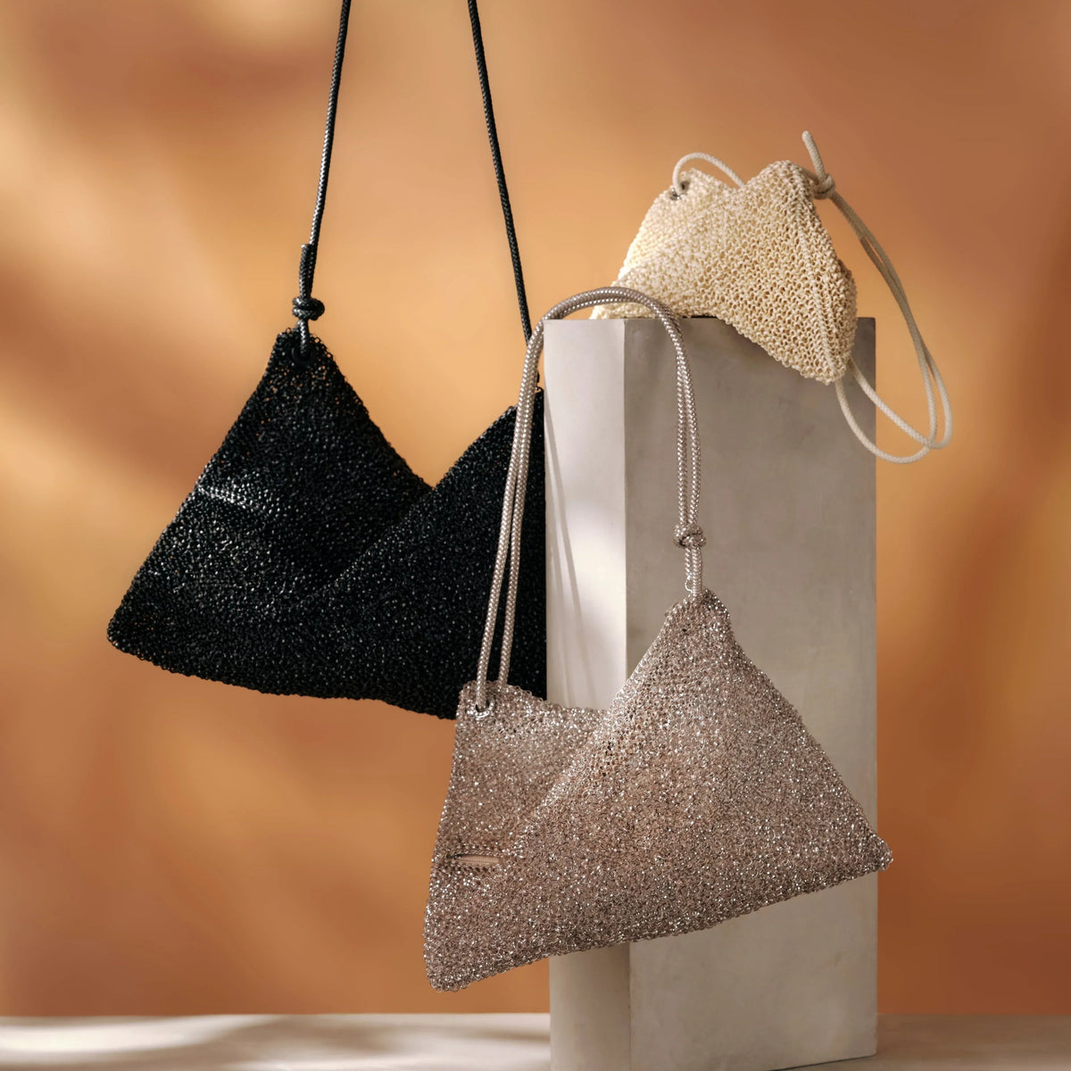 CROSSBODY BAGS